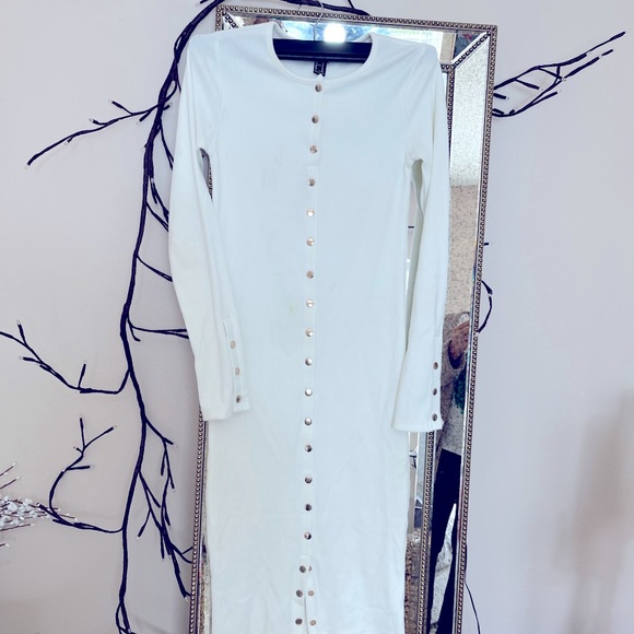 Size M fits more like a small, long, fitted cream color with gold metal snaps - Picture 15 of 15